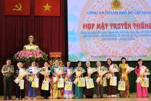 Công an TPHCM: Họp mặt nhân kỷ niệm 93 năm ngày thành lập Hội Liên hiệp Phụ nữ Việt Nam