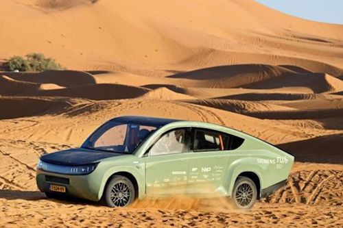 Xe địa hình năng lượng mặt trời chạy hơn 700 km không cần sạc