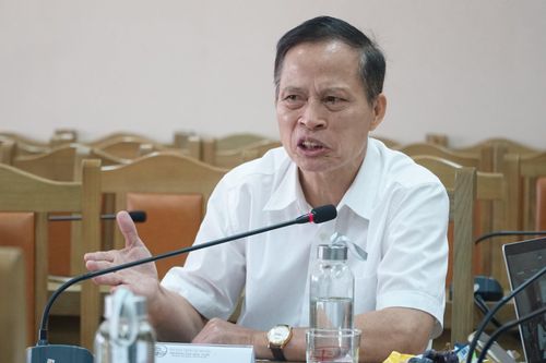 Làm sao để cán bộ có thể sống được bằng lương chứ không phải bằng thu nhập?