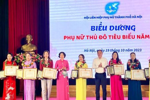 Biểu dương 64 Chủ tịch Hội cơ sở giỏi và phụ nữ Thủ đô tiêu biểu năm 2023