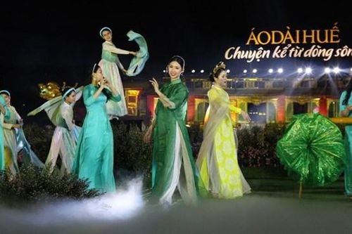 Tà áo dài trong đời sống đương đại
