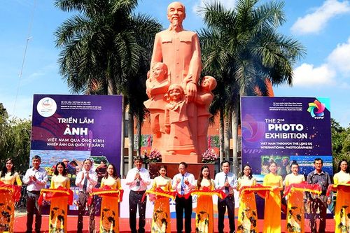 Triển lãm ảnh Việt Nam qua ống kính nhiếp ảnh gia quốc tế