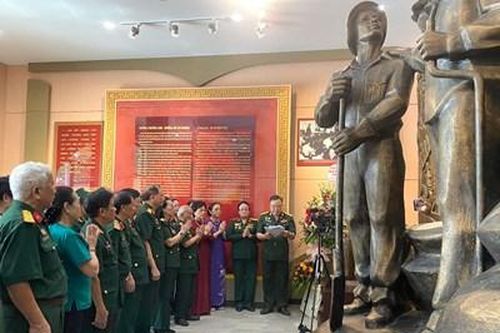 Gặp mặt nữ chiến sĩ Trường Sơn nhân ngày 20-10