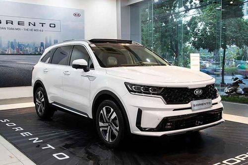 KIA Sorento giảm tới 60 triệu tại VIệt Nam, 'đua' doanh số Hyundai SantaFe