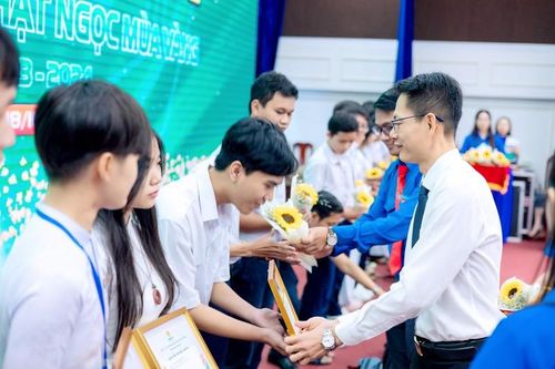 Phân bón Cà Mau - 12 năm với giáo dục