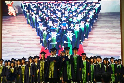 Tân bác sĩ, dược sĩ tuyên thệ 'hết lòng phục vụ sức khỏe Nhân dân'