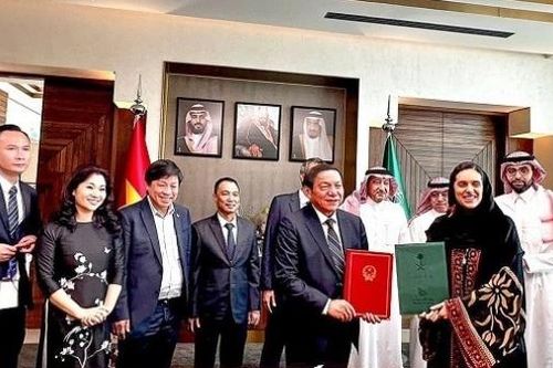 Việt Nam-Saudi Arabia ký kết chương trình hành động trong lĩnh vực du lịch