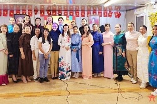 Giao lưu văn hóa nhân Ngày Phụ nữ Việt Nam tại Bệnh viện dã chiến Việt Nam