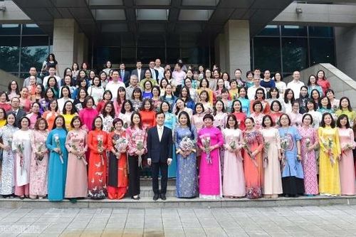 Cán bộ ngoại giao nữ luôn bản lĩnh và ý chí, nghị lực và sáng tạo, sự bao dung và lòng nhân ái