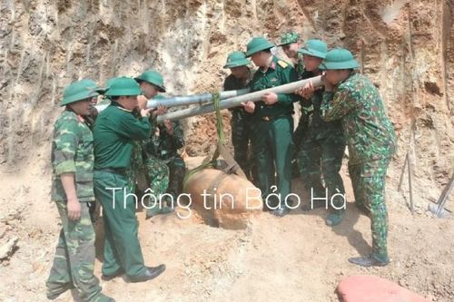 Lào Cai: Tiêu hủy thành công quả bom lớn nằm trong lòng đất phát hiện khi san gạt xây trường học