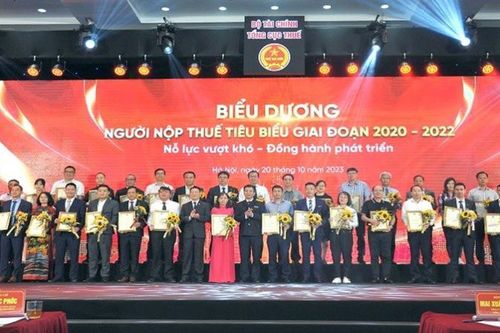 Tôn vinh 138 người nộp thuế tiêu biểu giai đoạn 2020 - 2022
