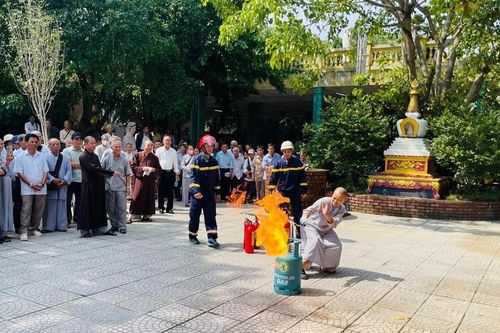 Tuyên truyền phòng cháy chữa cháy cho hơn 500 tăng ni, phật tử