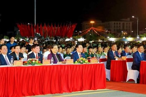 Chủ tịch Quốc hội Vương Đình Huệ dự khai mạc Lễ hội cà phê tại Sơn La