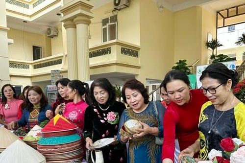 Hà Nội tặng Bằng khen cho 9 phụ nữ xuất sắc, tiêu biểu năm 2023