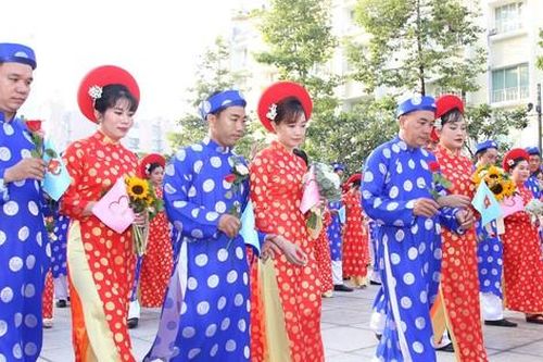 Ấm áp lễ cưới tập thể của 82 đôi uyên ương
