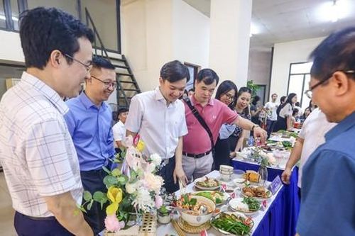 Sôi nổi Lễ hội ẩm thực 'Hương vị yêu thương'