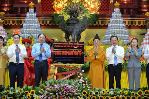 Gắn biển công trình Cung Trúc lâm Yên Tử
