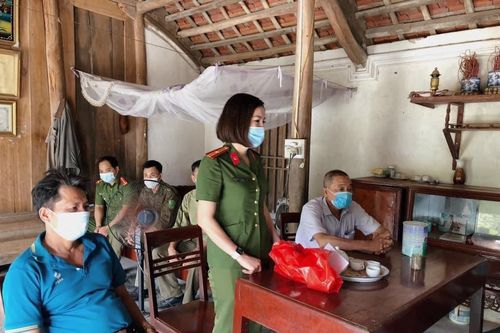 Chuyện về những 'bông hồng thép' làm trưởng công an xã