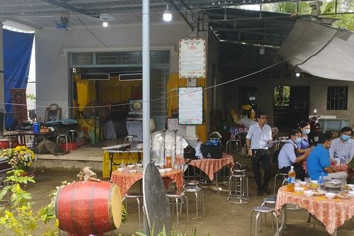 Bắt khẩn cấp nghi phạm 14 tuổi bỏ chất độc vào sữa làm cha và bà nội chết