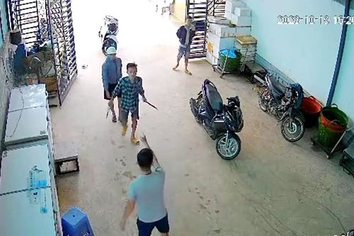 Đòi nợ bất thành, thanh niên cầm dao đuổi chém con nợ