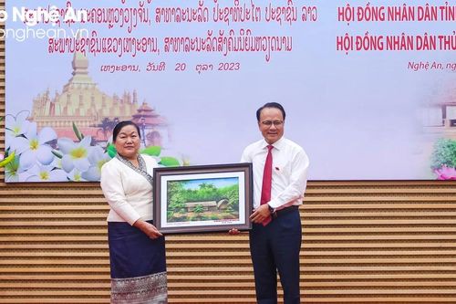 HĐND Thủ đô Viêng Chăn (Lào) và tỉnh Nghệ An tọa đàm trao đổi kinh nghiệm hoạt động
