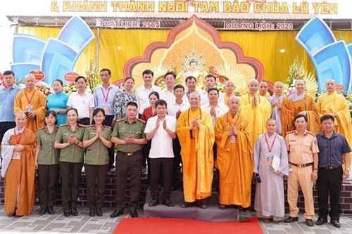 Những người 'mẹ đỡ đầu' mang sắc phục xanh