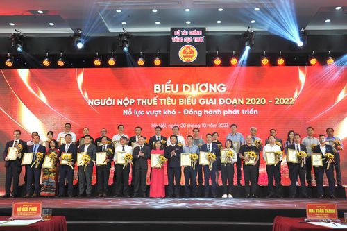 Biểu dương 138 doanh nghiệp có đóng góp lớn vào ngân sách