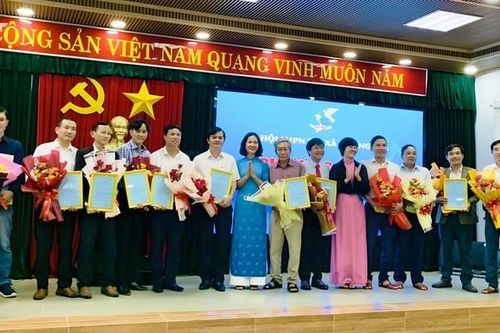 15 nam giới ở Thừa Thiên-Huế được kết nạp hội viên Hội Phụ nữ