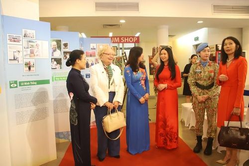 Khai mạc triển lãm ảnh '17 gương mặt nữ Hành động Việt Nam vì sự phát triển bền vững'