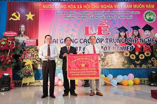 Trường Trung cấp nghề Dân tộc nội trú An Giang khai giảng năm học mới