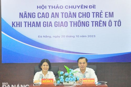 Bảo đảm an toàn cho trẻ em trên ô-tô khi tham gia giao thông