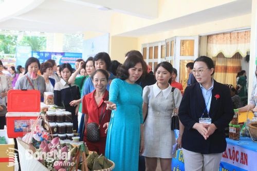 Đoàn Hiệp hội phụ nữ tỉnh Gyeongnam tham quan, tìm hiểu các mô hình khởi nghiệp của phụ nữ