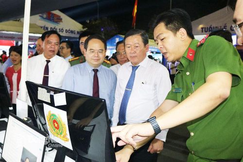 LOẠT BÀI: Chuyển đổi số gắn với đổi mới sáng tạo: Trên đường băng cất cánh: Kỳ 1: Xây dựng nền tảng hạ tầng, dữ liệu số