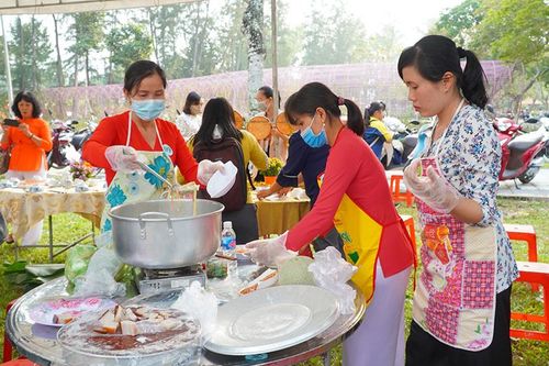 Xây dựng hình ảnh phụ nữ Đất Sen hồng 'Tự tin - tự trọng - trung hậu - đảm đang'