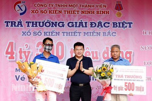 Trao thưởng giải đặc biệt xổ số kiến thiết miền Bắc