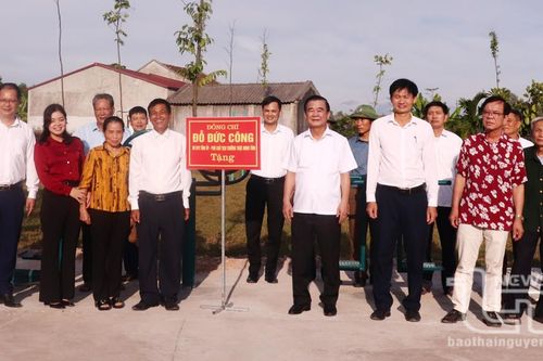 Đồng chí Phó Chủ tịch Thường trực HĐND tỉnh dự sinh hoạt chi bộ tại Phú Bình