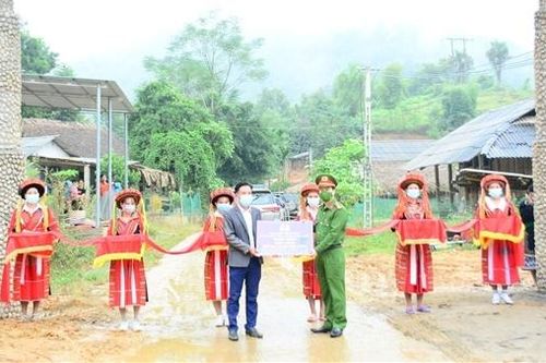 Vị già làng mang sắc phục Công an ở Thượng Minh