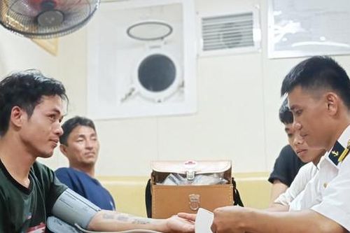 Hơn 80 ngư dân gặp nạn đang trên đường về đất liền