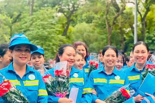 Đồng hành cùng nữ công nhân môi trường nhân Ngày Phụ nữ Việt Nam