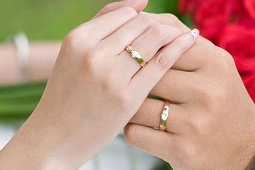 Kịch liệt phản đối con trai cưới người phụ nữ lớn tuổi có con riêng, nhưng khi biết gia thế cô dâu, bố mẹ chú rể quay ngoắt thái độ