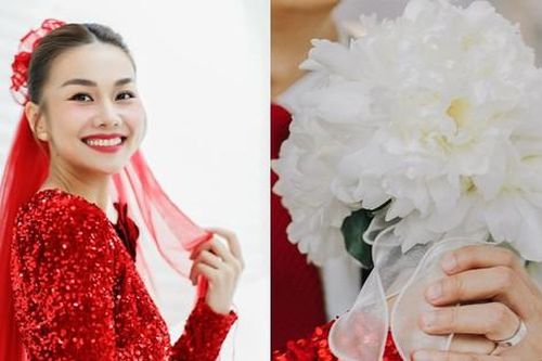 Siêu mẫu Thanh Hằng hé lộ bí mật khó đỡ đằng sau bức ảnh lãng mạn trong lễ ăn hỏi