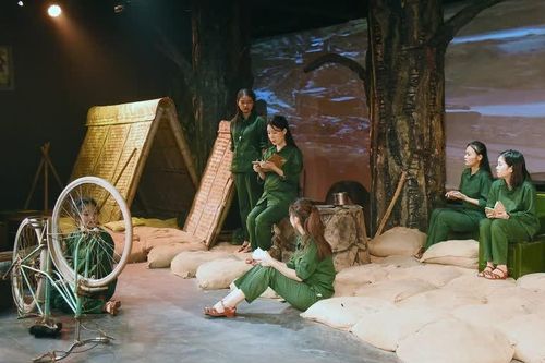 Dựng sân khấu 'Huyền thoại tuổi thanh xuân' tại Bảo tàng Phụ nữ Việt Nam