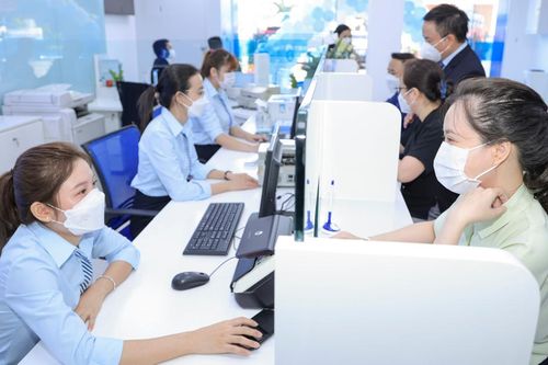 Trong khó khăn, ngân hàng xoay chuyển kinh doanh thế nào?