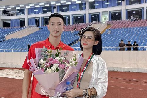 Tiền vệ Viettel tặng xe sang 2 tỷ đồng để chiều lòng vợ ngày Phụ nữ Việt Nam