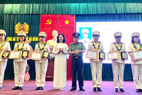 Tỏa sáng hình ảnh phụ nữ Công an TP Đà Nẵng hết lòng vì nhân dân phục vụ
