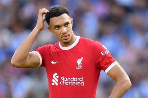 Alexander-Arnold gặp phen thót tim trước trận derby Merseyside