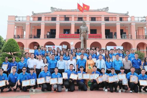 Tuyên dương 90 thanh niên, nhà giáo, sinh viên tiêu biểu Khối Các cơ quan Trung ương tại TPHCM năm 2023