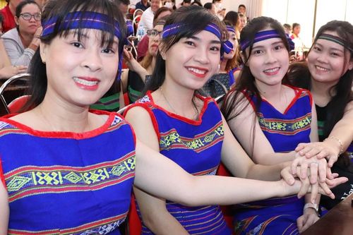 Thắt chặt tình đoàn kết qua liên hoan văn nghệ các dân tộc