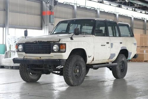 'Hô biến' một chiếc Toyota Land Cruiser từ xe han gỉ thành xe điện