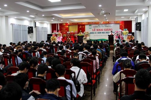 Gần 800 tân sinh viên Trường Đại học Nông Lâm Huế khai giảng năm học mới